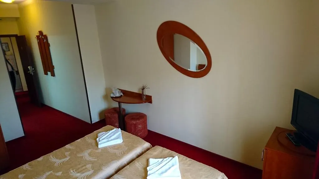 Hotel Pui de Urs Bucureşti 3*,  România